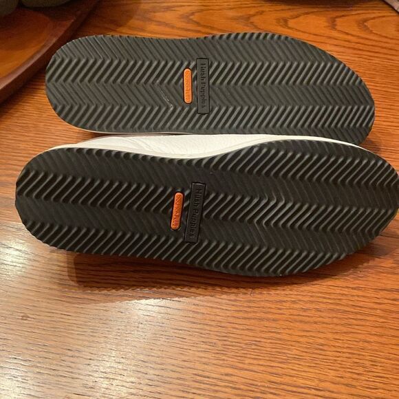 Hush puppies, sneaker, bounce plus, size 7 1/2, animal print at toe and at back - Picture 7 of 9